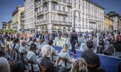 Labo.Art Upside Down Show a Milano sfilano cittadini, turisti e passanti-