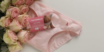 Cotonella, uno slip special edition per aiutare la ricerca scientifica contro il tumore al seno