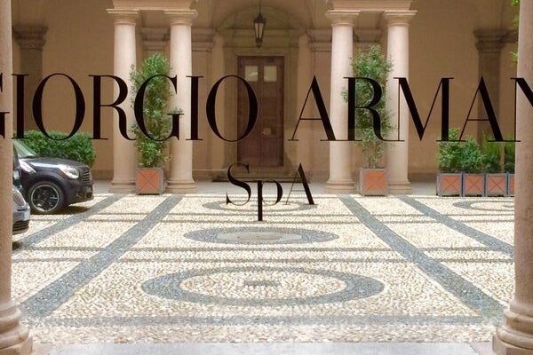 Giorgio Armani presenta Privè, la nuova collezione Primavera-Estate 2021 è un omaggio a Milano