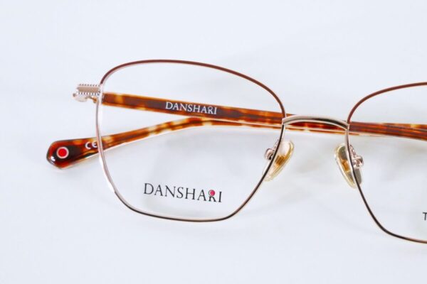 I nuovi occhiali da vista donna Danshari: il fascino giapponese dello stile minimal