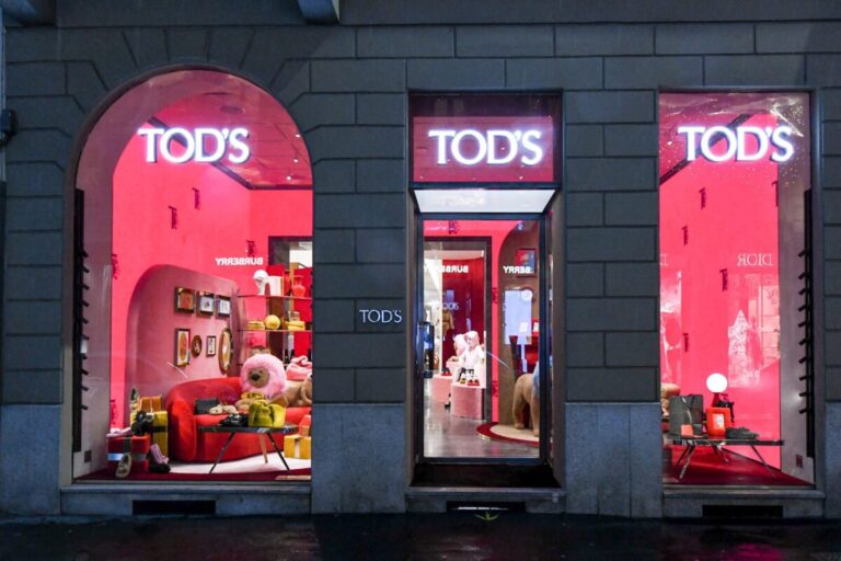 Tod's Boutique Montenapoleone Roaring Holidays Natale 2021