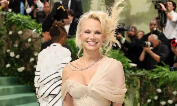 Pamela Anderson at The Met Gala wearing Custom Pandora Lab-Grown Diamonds_Getty Images_Getty Images Photo by Dia Dipasupil
