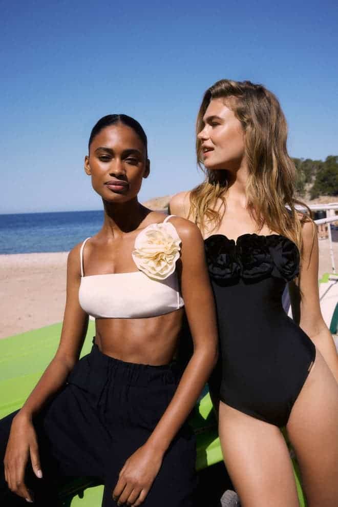 costumi eleganti con fiori in rilievo Ysabel Mora 2025