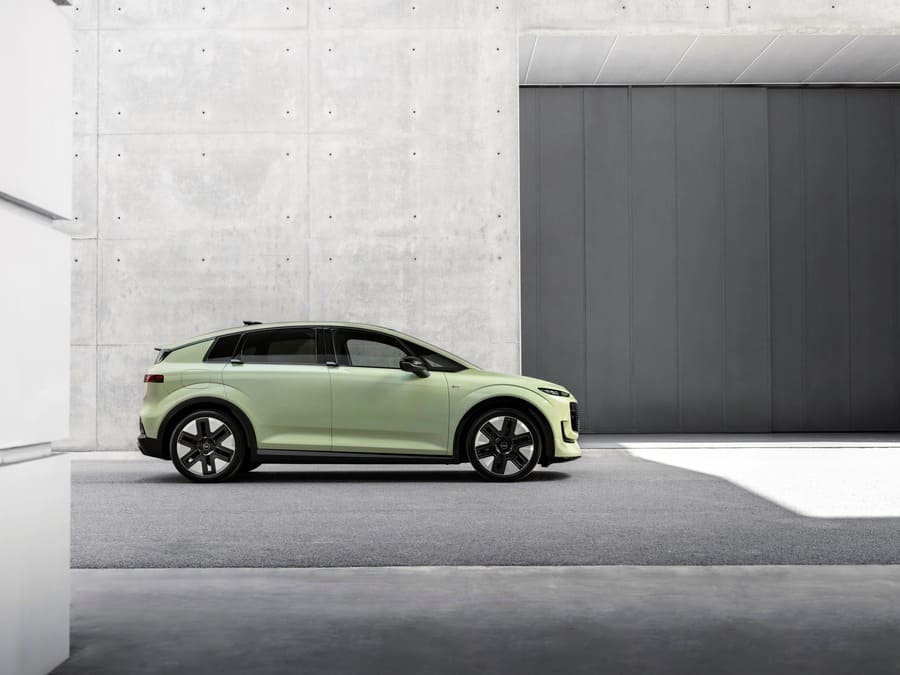 Audi A2 e-tron elettrica vista di profilo