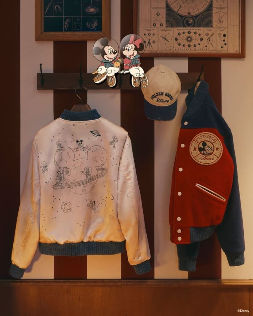 Abbigliamento e cappellino della collezione Golden Goose Disney Mickey & Friends
