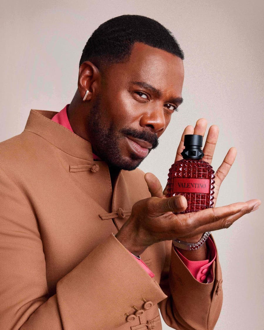 Colman Domingo con Valentino Beauty Born in Roma Ruby Uomo
